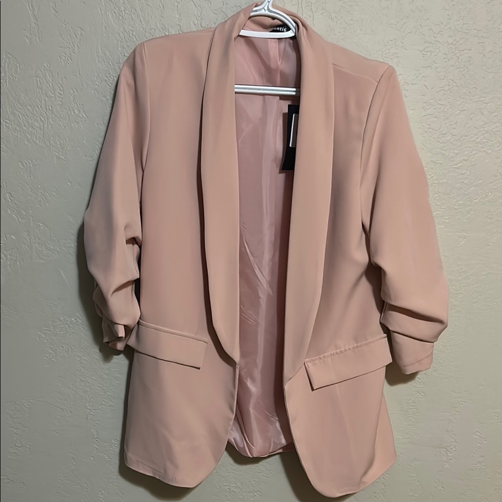 Elegant Women's Blazer in Soft Pink
